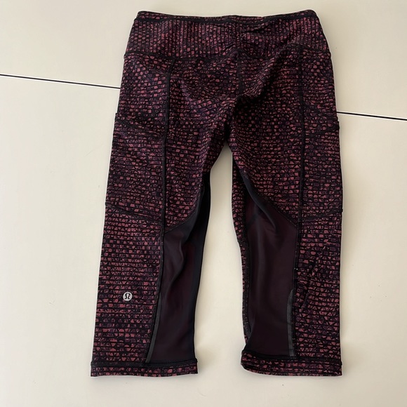 BOGO - Lululemon Cropped Leggings Yoga Pants w/Mesh 6 - Picture 2 of 5
